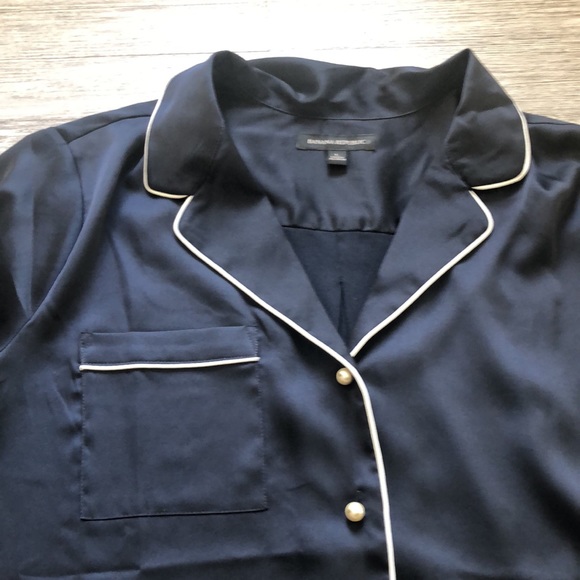 Banana republic silky blouse with pearl buttons - Picture 7 of 8